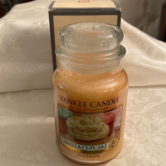 Yankee Candle Other - YANKEE CANDLE VANILLA CUPCAKE
